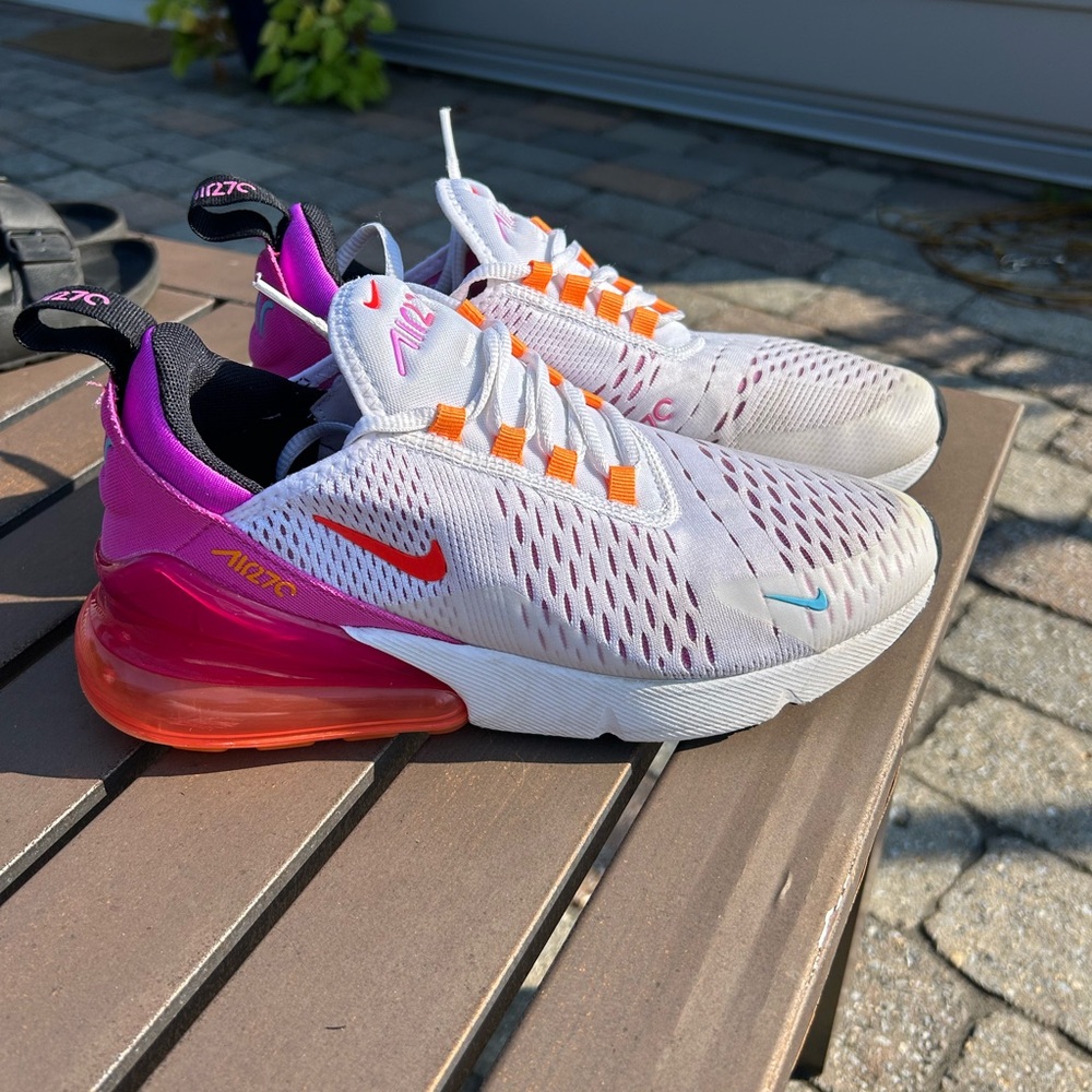 Girls/women’s Nike Air sneakers